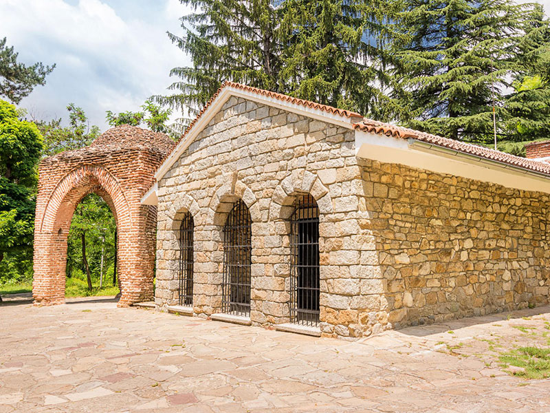 وادي الورود وملوك التراقيين – كازانلاك 