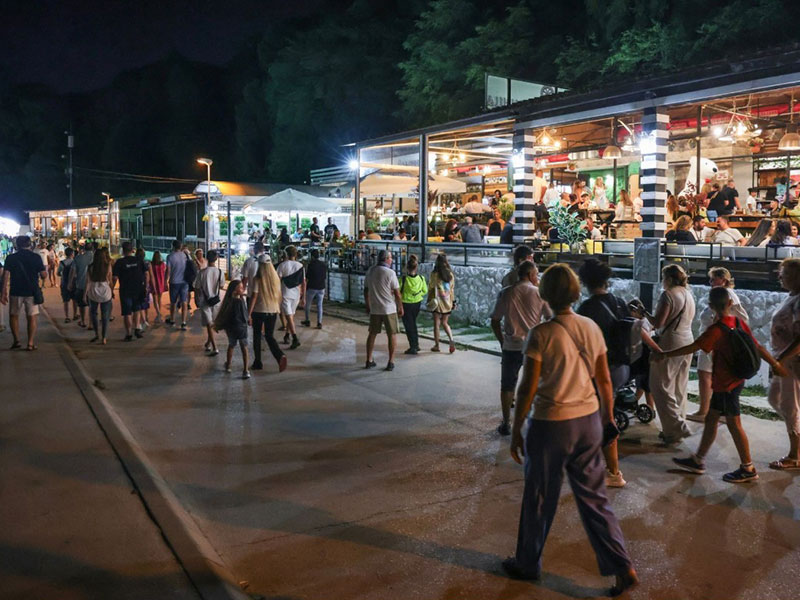 فارنا ليلاً – أمسية في المدينة